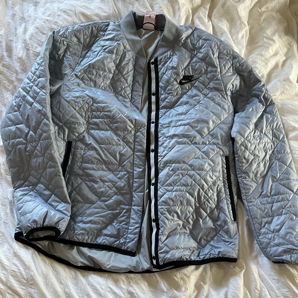 New without tags Nike jacket size medium.
